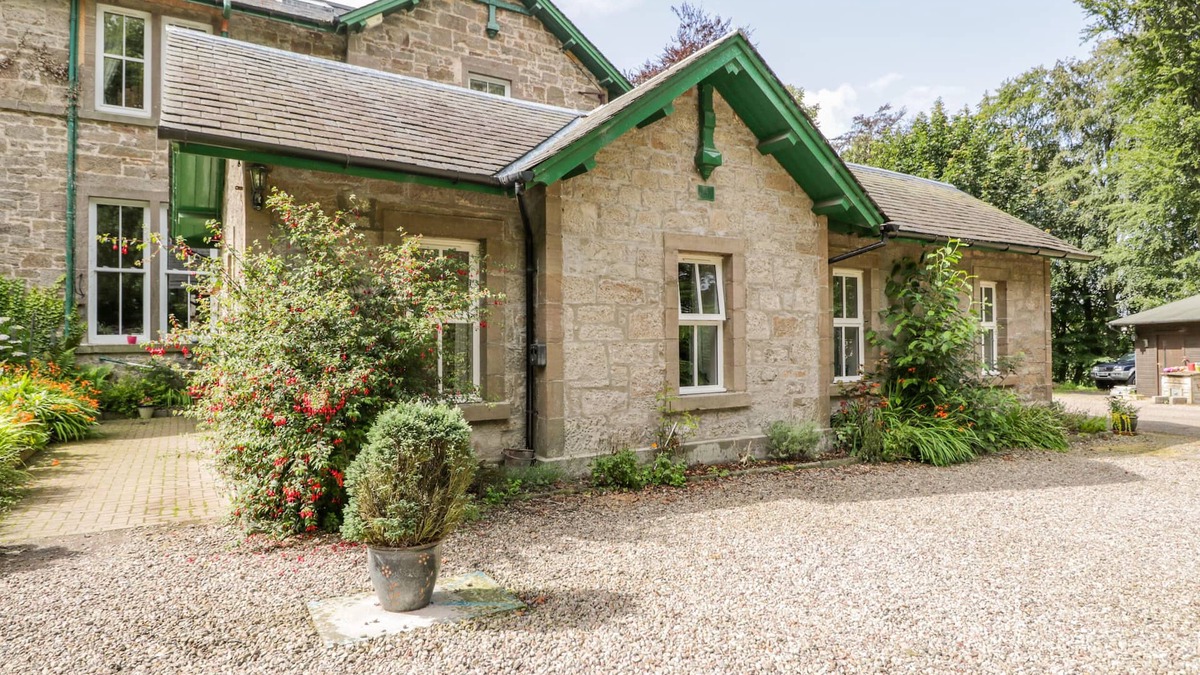 Forfar Cottage | COURTYARD COTTAGE, family friendly, with a garden in Forfar