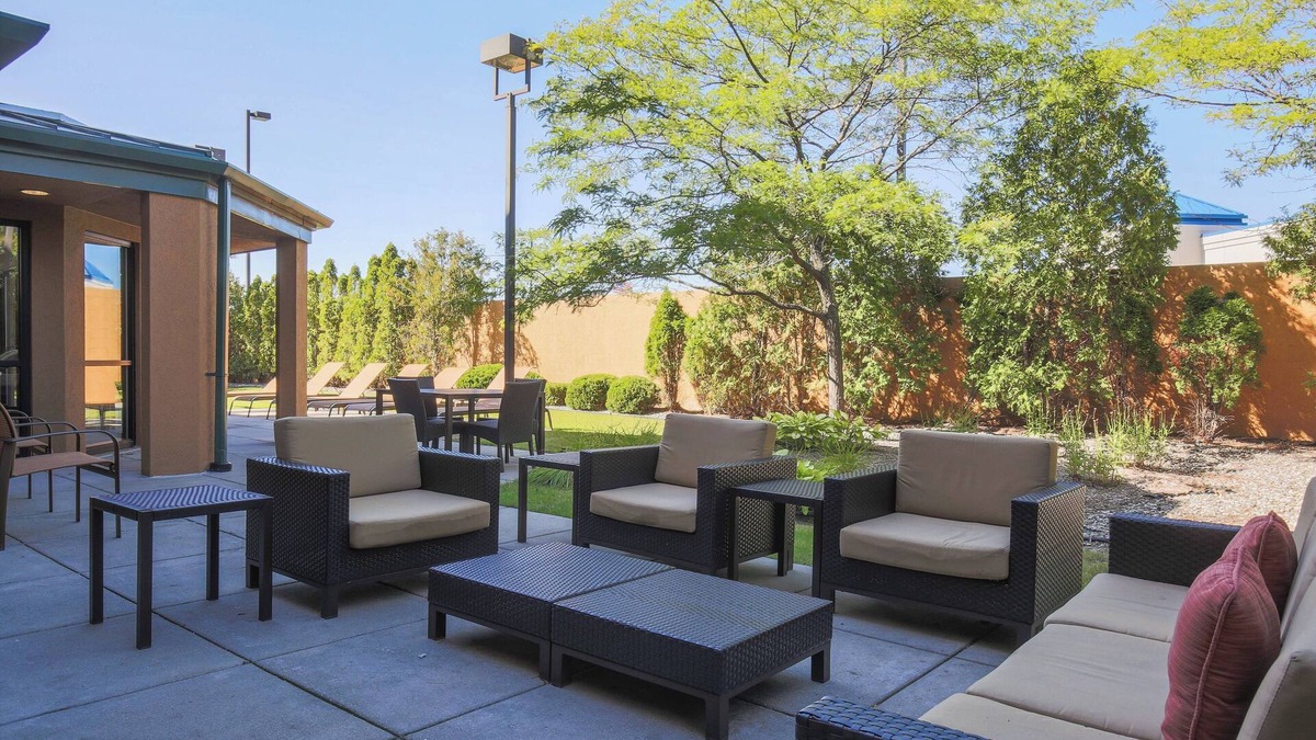 Flint Hotel | Courtyard Flint by Marriott