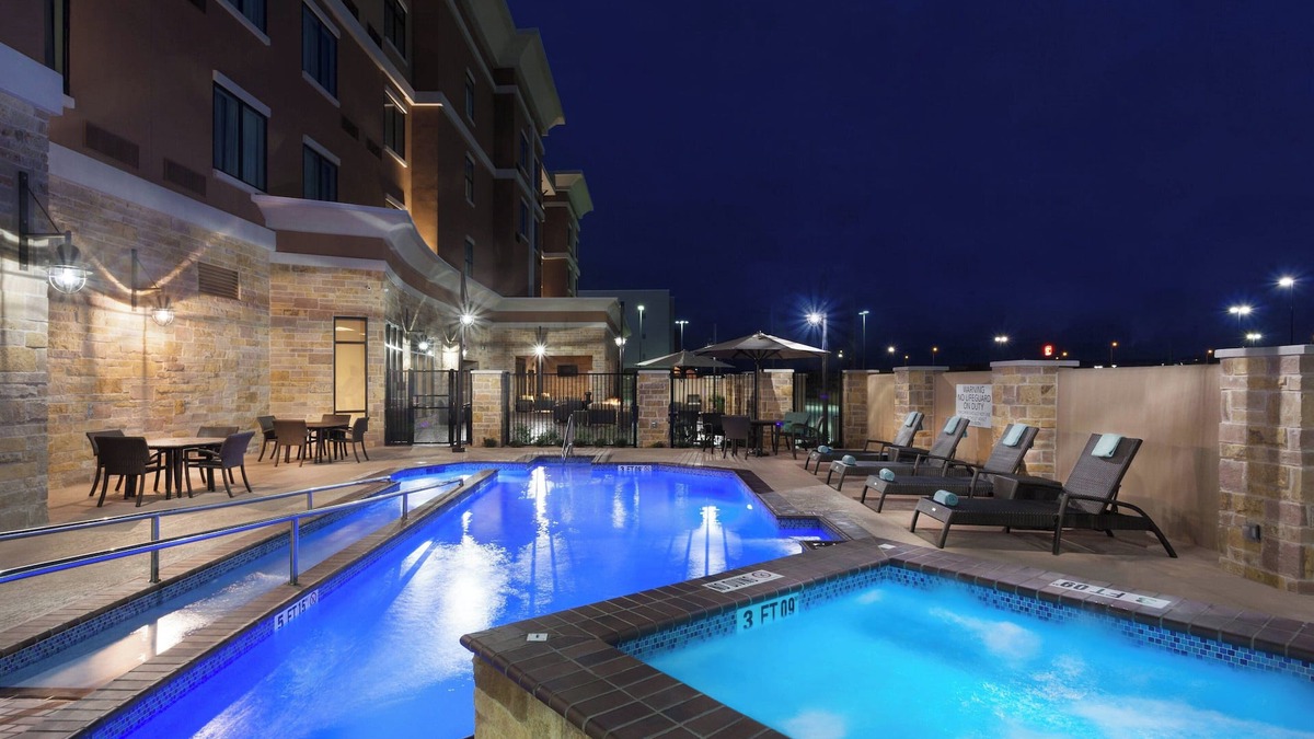 San Angelo Hotel | Courtyard San Angelo