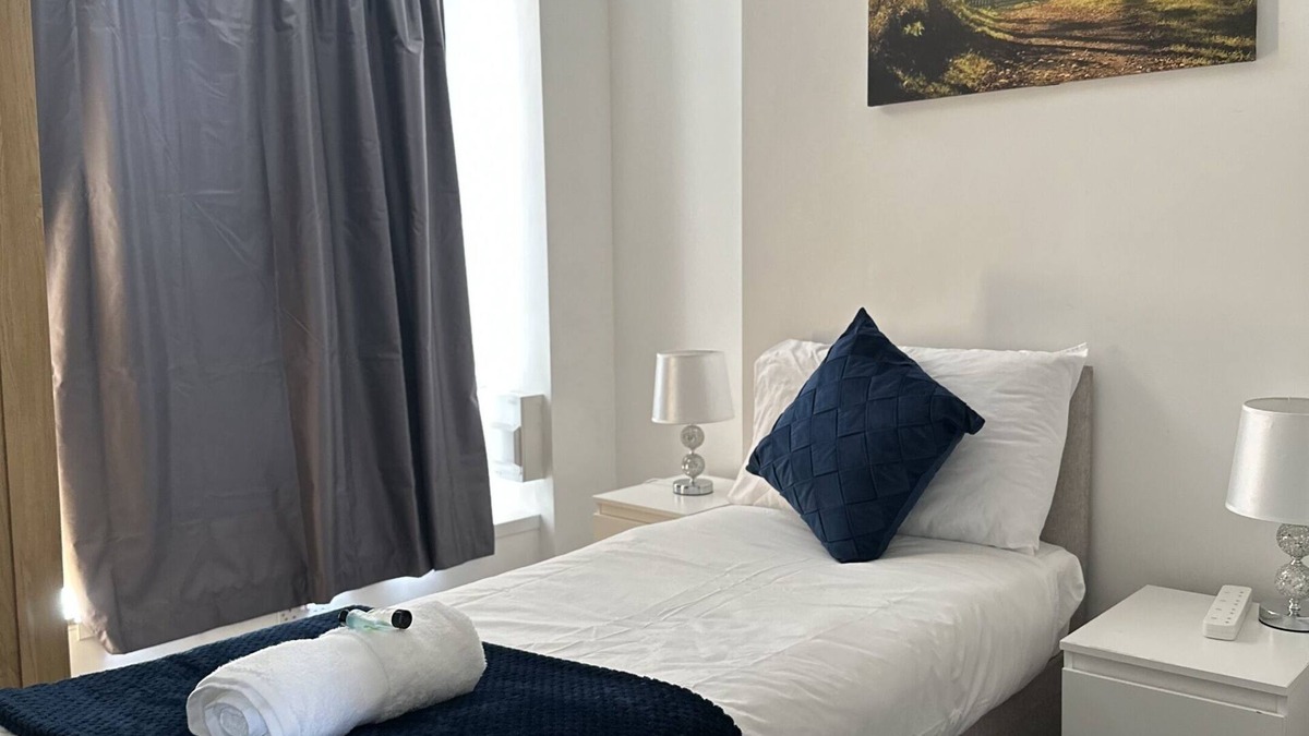 Norwich Apartment | Courtyard Stay - 1 Bedroom Modern Apartment