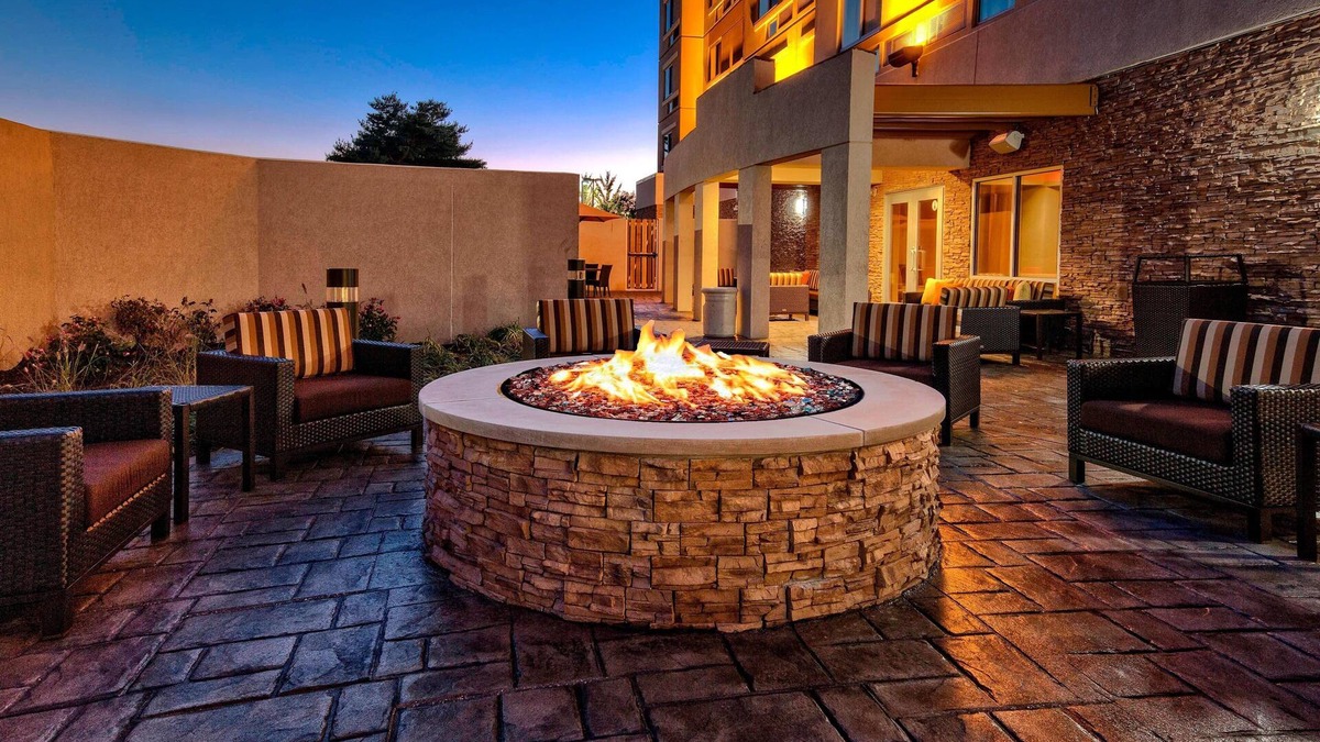 East Garden City Hotel | Courtyard Westbury Long Island