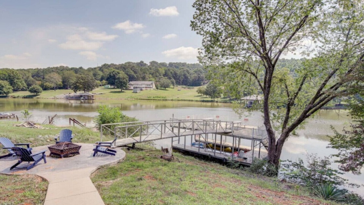 Vonore Apartment | Cove Life Cabin on the Lake!
