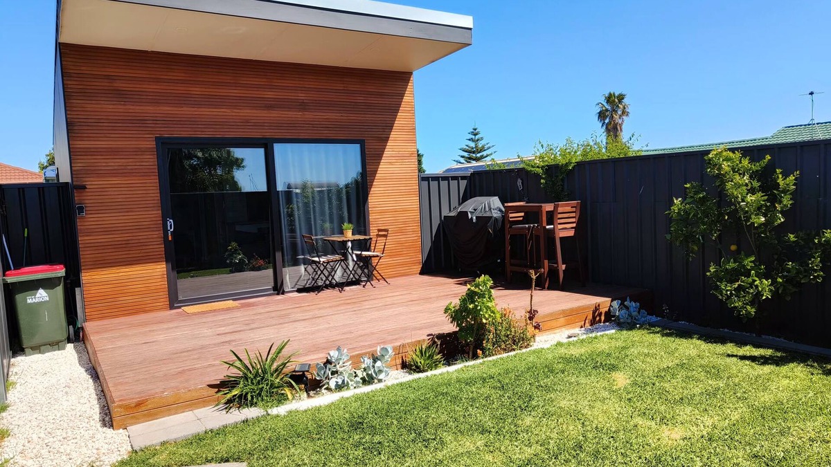 Hallett Cove Apartment | COVE STUDIO1- A perfect mix of comfort and convenience