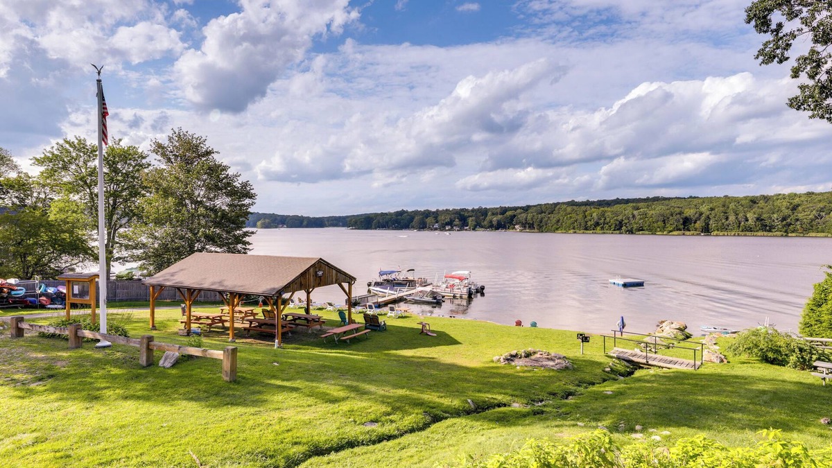 Coventry Lake Apartment | Coventry Lake Getaway w/Yard: Near UConn!