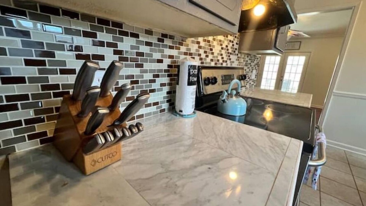 Northwest Pensacola House | CoVeraBnB- Helping YOU find Relaxation