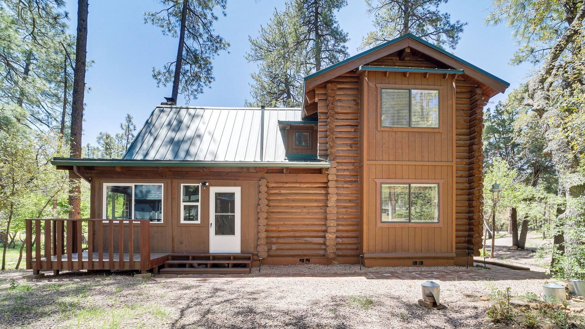 Strawberry Cabin | Covered Deck, Private Acreage: Log Cabin in Pine