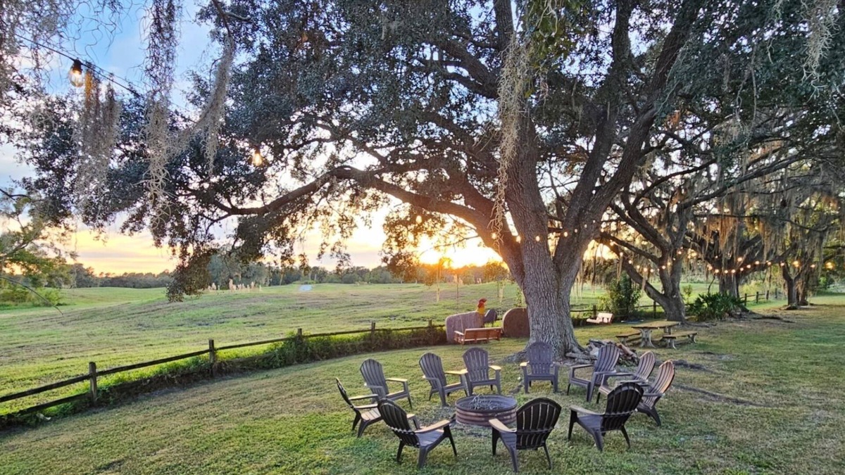 River Ranch House | ✨Cowboy Charm 🤠 Golf Cart Available 🌻Backyard Bliss 🌾River Ranch Access 🔑