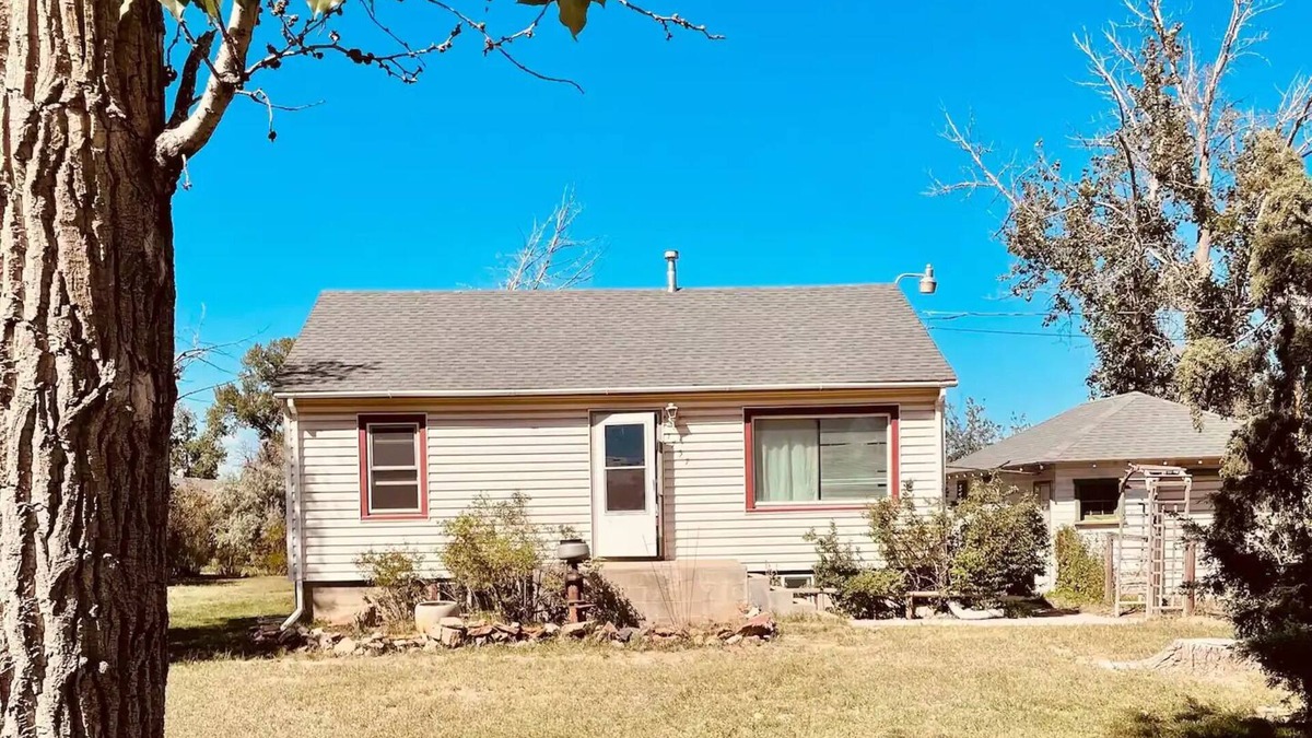 Laramie House | Cowboy Chic: 4-bedroom home with backyard fire pit