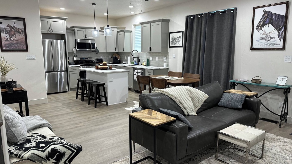 Elko House | Cowboy Chic townhome with AC in Elko