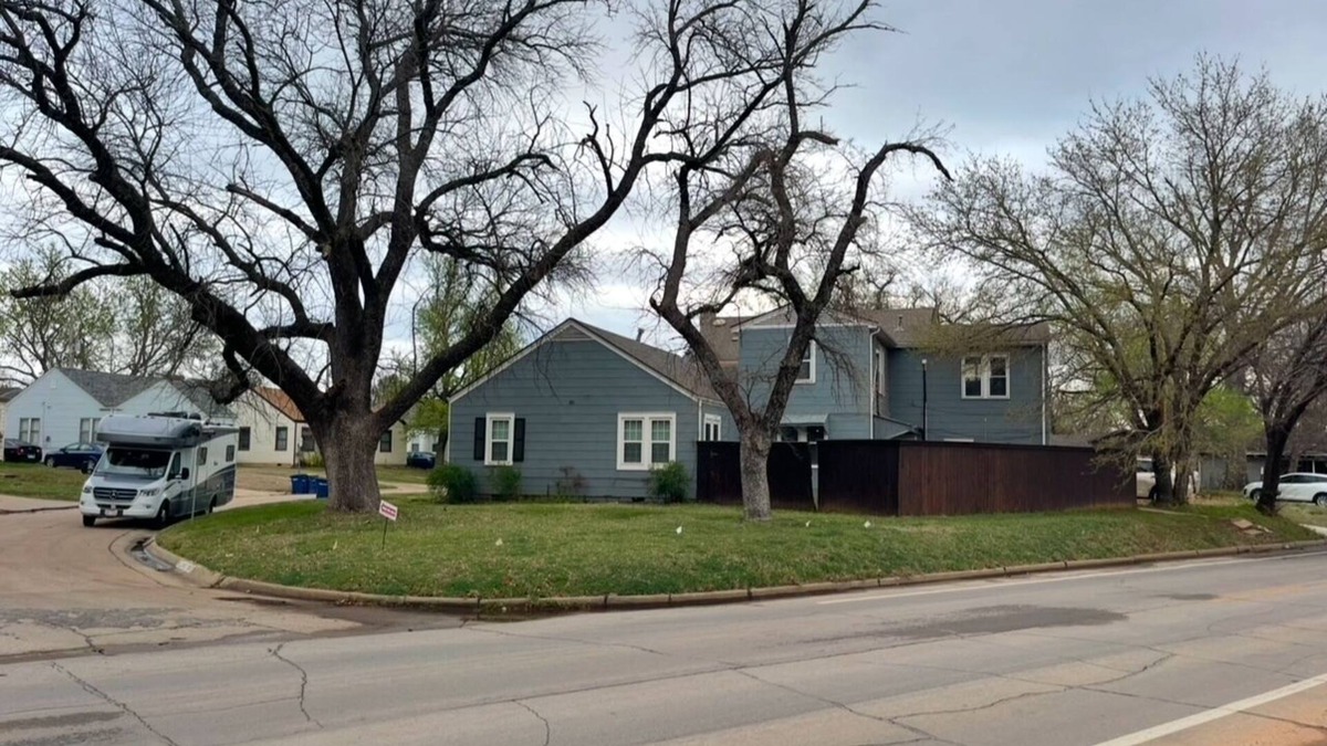 Stillwater House | Cowboy Getaway.Spacious 4-bedroom house next to campus on University Drive