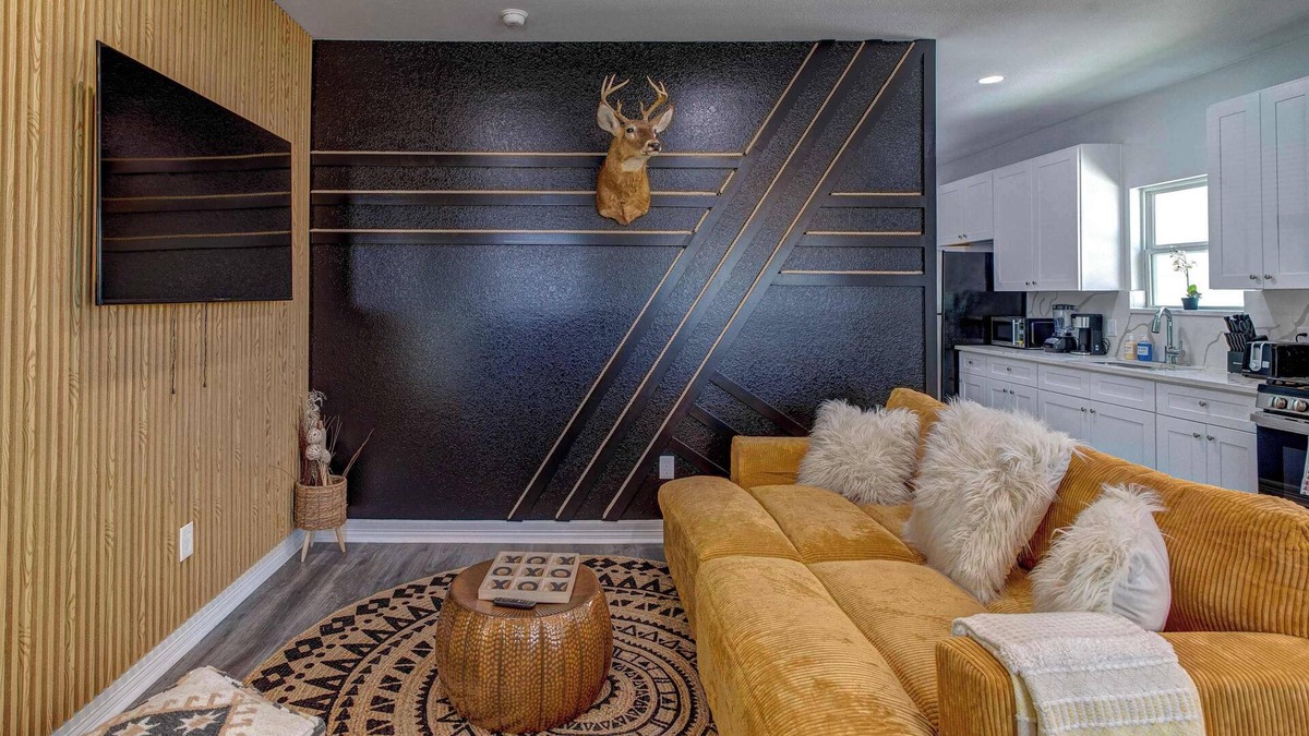 Northeast Houston House | Cowboy Ranch House Su