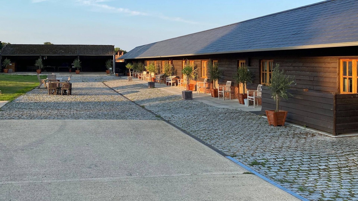 Stockbridge Cottage | COX'S ORANGE PIPPIN, THE APPLE ROOMS, romantic in Stockbridge