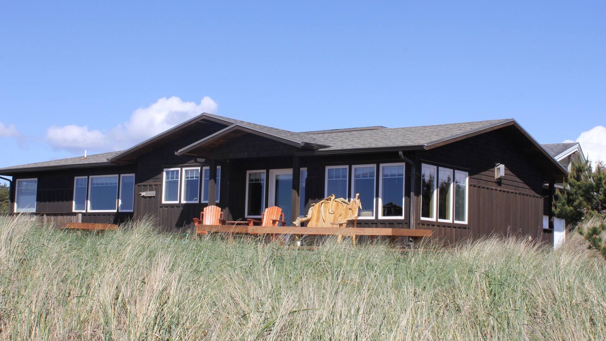 Manzanita House | COZEYS! Manzanita's Splendid Oceanfront Beach Home Single Story MCA # 1527
