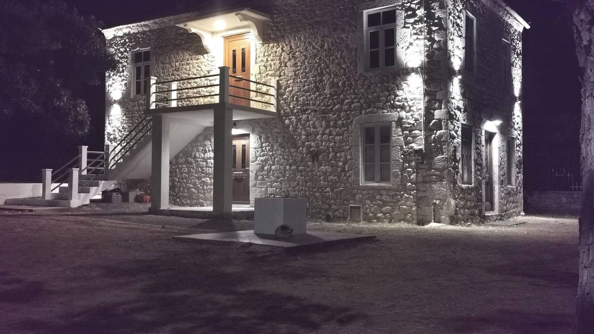 Fokiano House | Cozi centrally located country style apartment in a traditional stone house