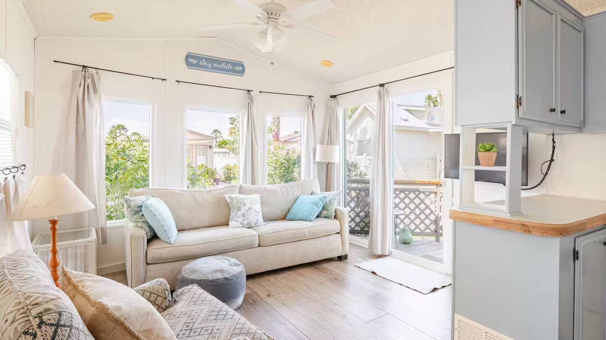 Desert Hot Springs Cottage | Cozy 1-bedroom cottage, mineral pools, pickbleball in charming Sky Valley Resort