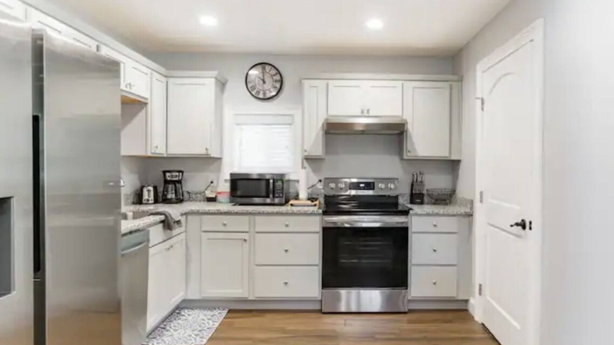 Adairsville Cottage | Cozy 1 Bedroom, 1 Bath guest house. Private country setting.