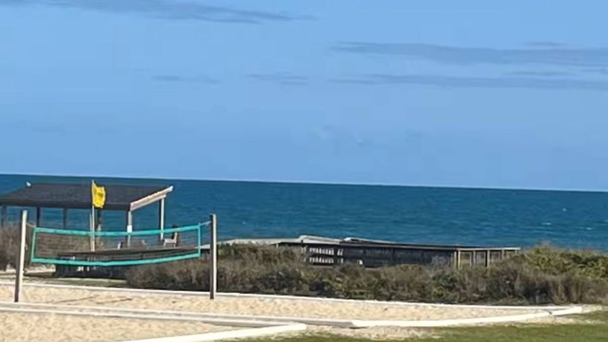 Emerald Isle Condo | Cozy 1-bedroom 1 bath ocean view condo in welcoming Emerald Isle.