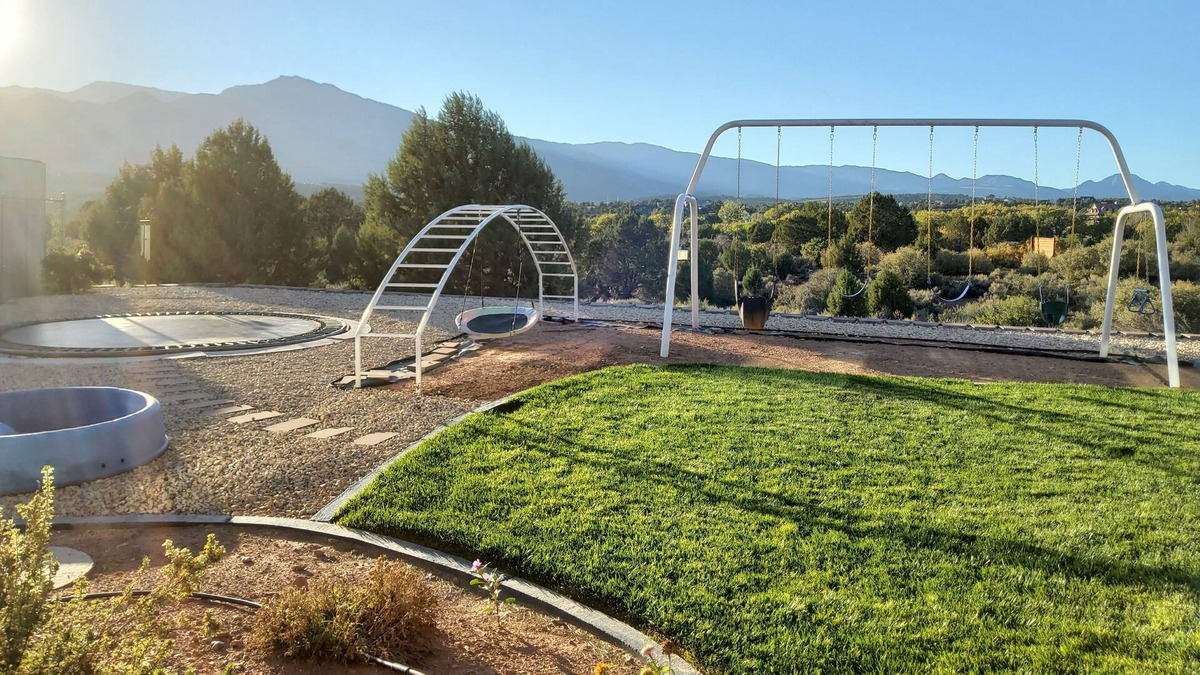 New Harmony House | Cozy 1 Bedroom, 1 sitting area. 1 full Bath Casita w/ beautiful mountain views.