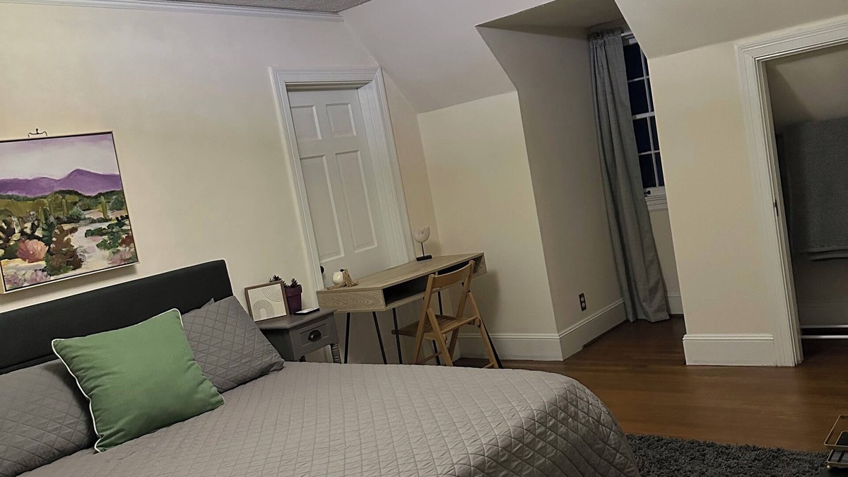 Martinsville Apartment | Cozy 1-bedroom apartment with shared driveway and one exit door. Pet on site.