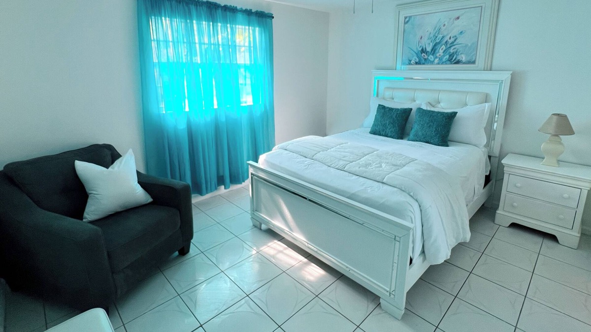 Lake Worth Corridor Apartment | Cozy 1. bedroom apartment in nice Greenacres with AC