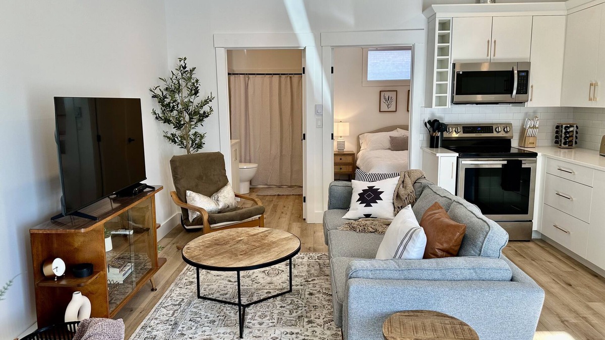 Dartmouth Apartment | Cozy 1 Bedroom Apartment Downtown Dartmouth