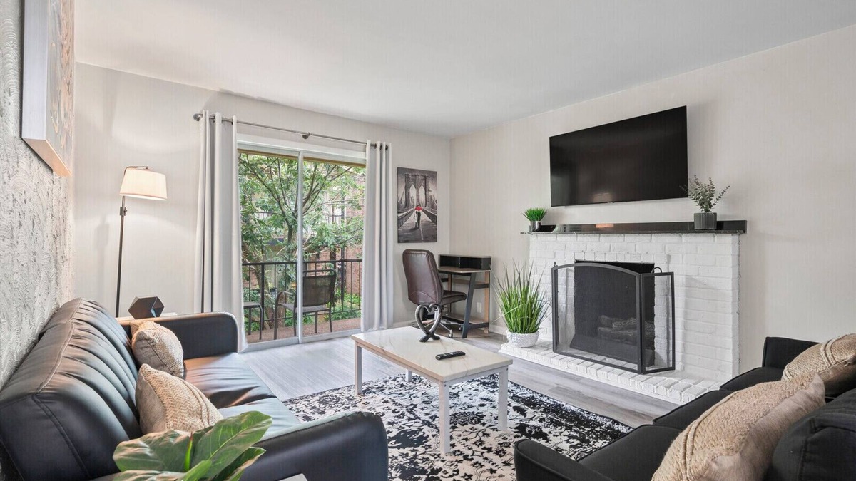 Green Hills Apartment | Cozy 1-bedroom apartment in a great location-Greenhill