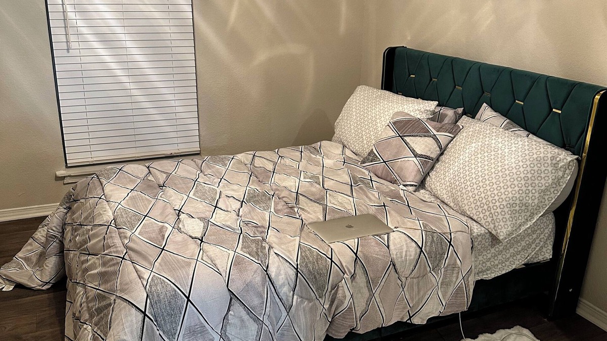 Dallas Apartment | Cozy 1-bedroom apartment in lovely Dallas with AC, WiFi and family friendly.