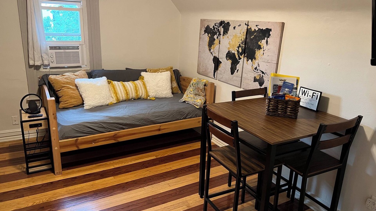 Downtown Omaha Apartment | Cozy 1 bedroom apartment.