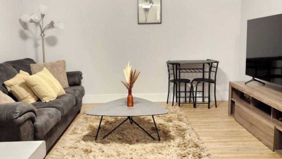 Moncton House | Cozy 1 bedroom basement apartment