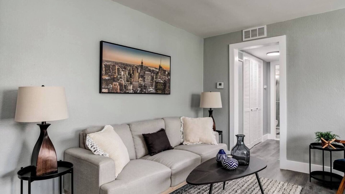 Country Club Plaza Area Apartment | Cozy 1 Bedroom Condo On The Plaza 47