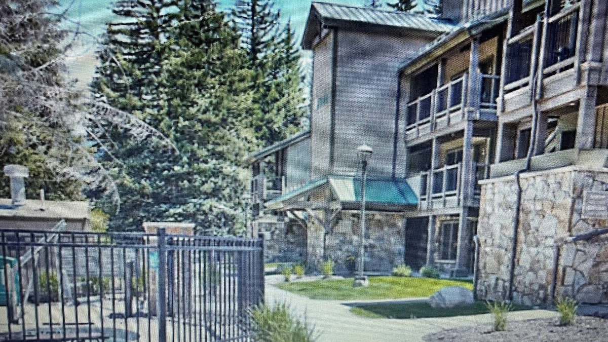 Highland Meadows Condo | Cozy 1-bedroom condo in Vail with complimentary resort shuttle.