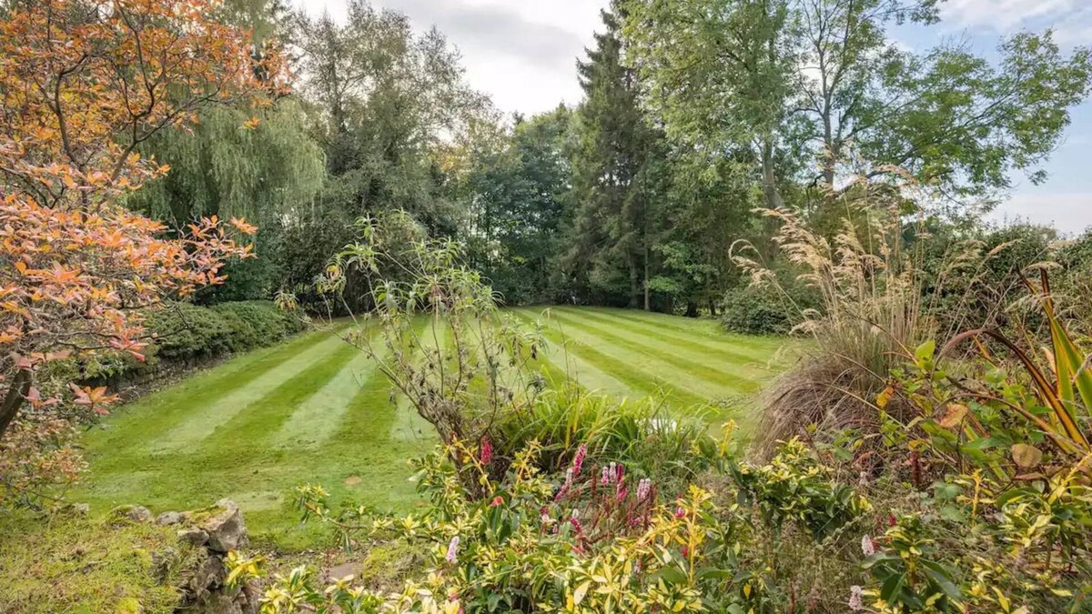 West Hoathly Cottage | Cozy 1 bedroom cottage with outstanding views