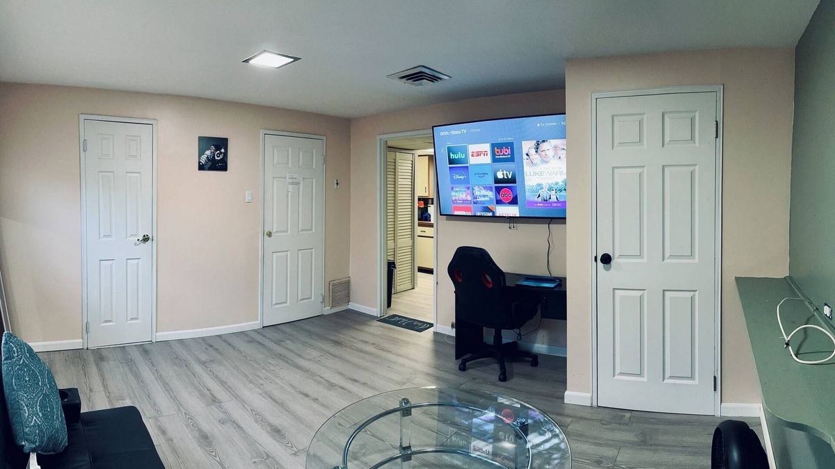 North Babylon House | Cozy 1-bedroom house in tranquil North Babylon with WiFi, AC