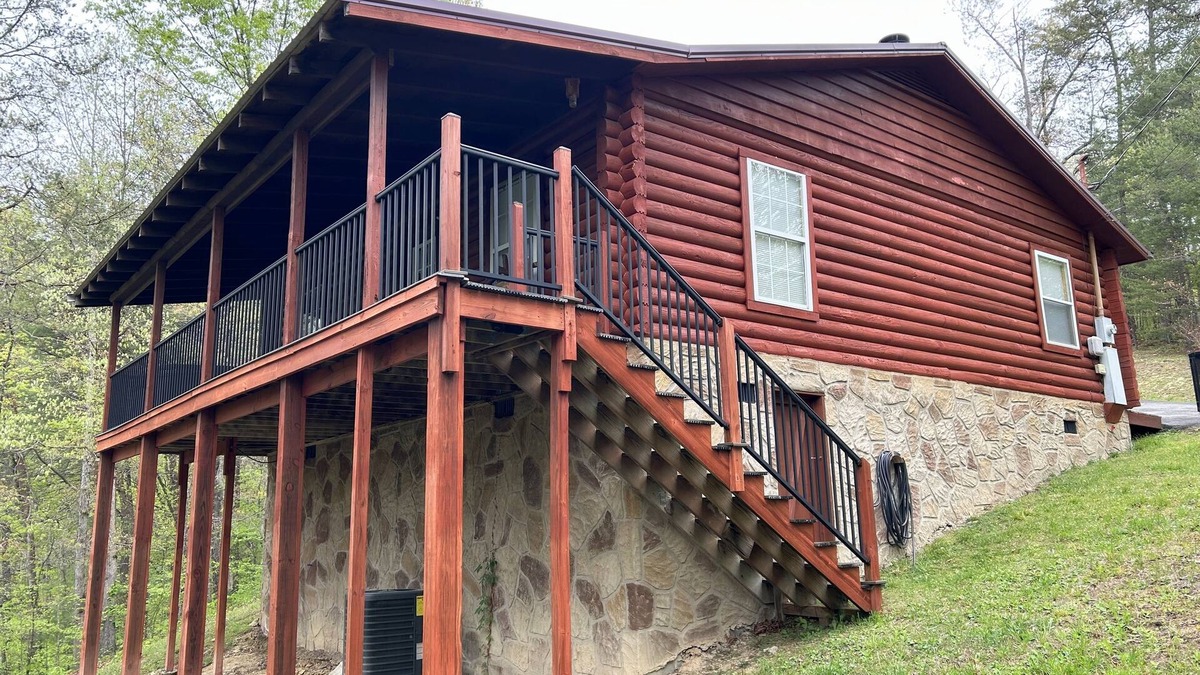 Trappers Ridge Cabin | Cozy 1-bedroom honeymoon cabin, A Magical Experience