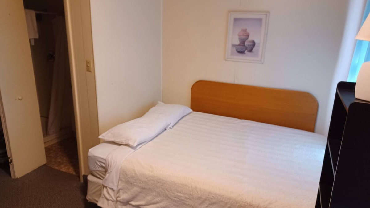 Dinosaur Hotel | Cozy 1-bedroom hotel in cool Dinosaur with WiFi