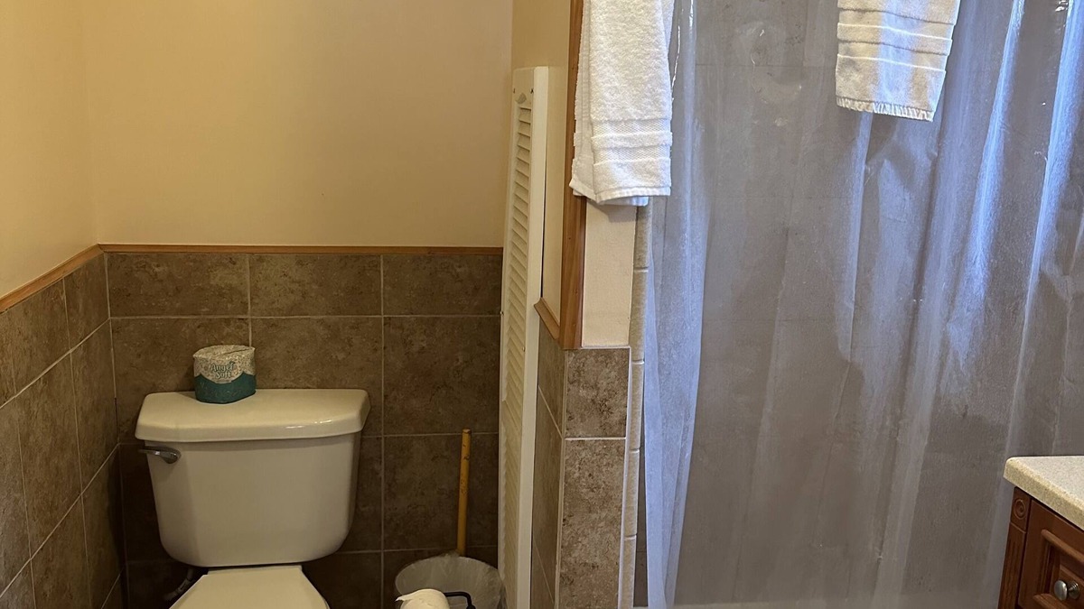 Dinosaur Hotel | Cozy 1-bedroom hotel in fabulous Dinosaur with WiFi