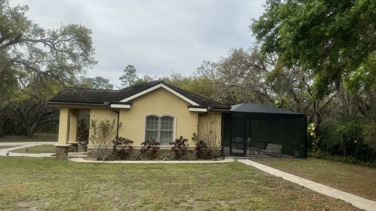 Braden River House | Cozy 1-bedroom house with AC and WiFi in adorable Sarasota on a 5 acre property