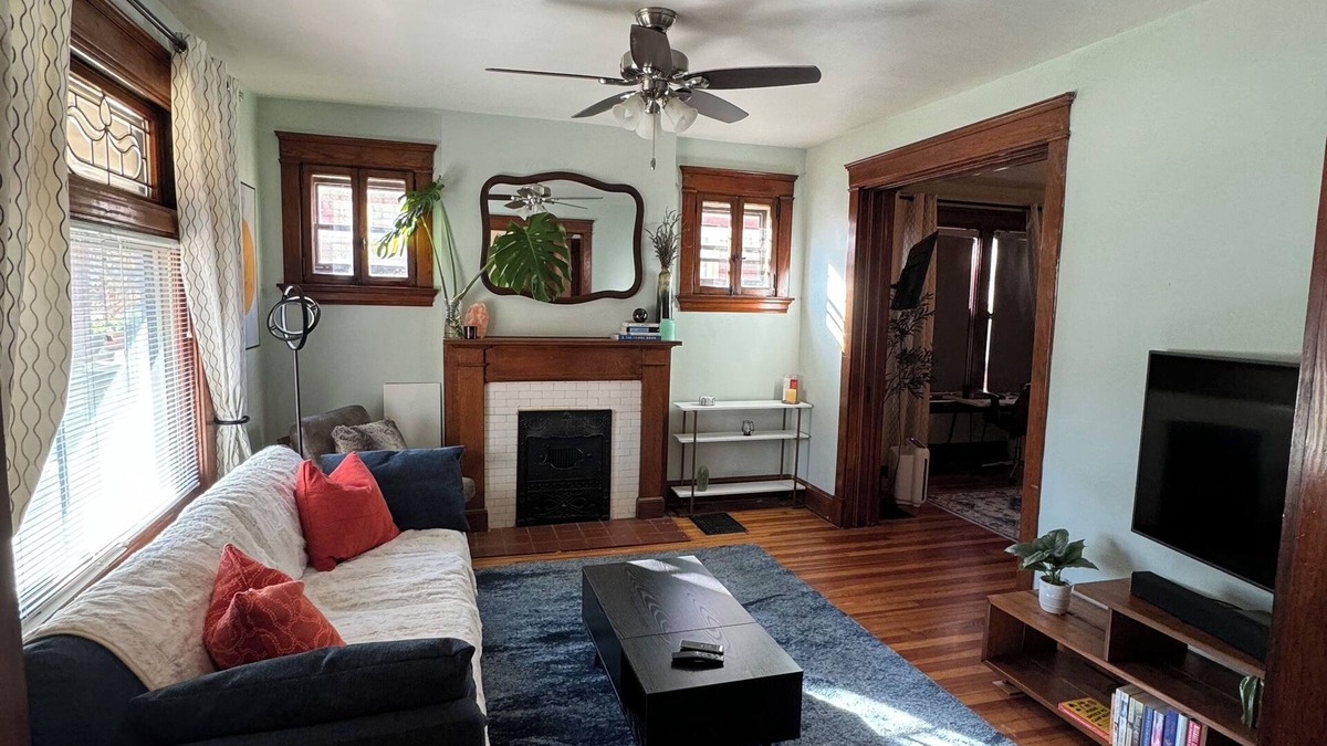 Latonia Apartment | Cozy 1-bedroom lovenest in Covington with AC, WiFi pet-friendly fenced backyard
