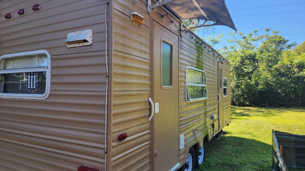 Fort King District House | Cozy 1-bedroom mobile home Huge Inground Pool, Jacuzzi, Barbique WiFi, AC Ocala
