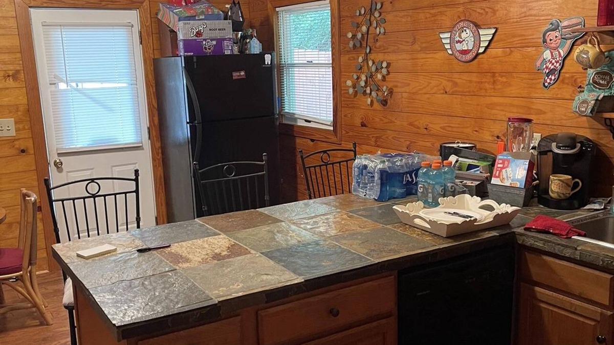 Cartersville Cabin | Cozy 1 Bedroom, one sofa bed Cottage House n10 min from Lake Pointe Sports Ctrn