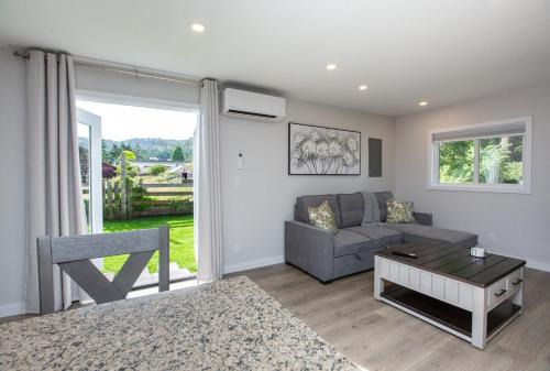 Langford Apartment | Cozy 1-Bedroom Retreat in the Heart of Langford