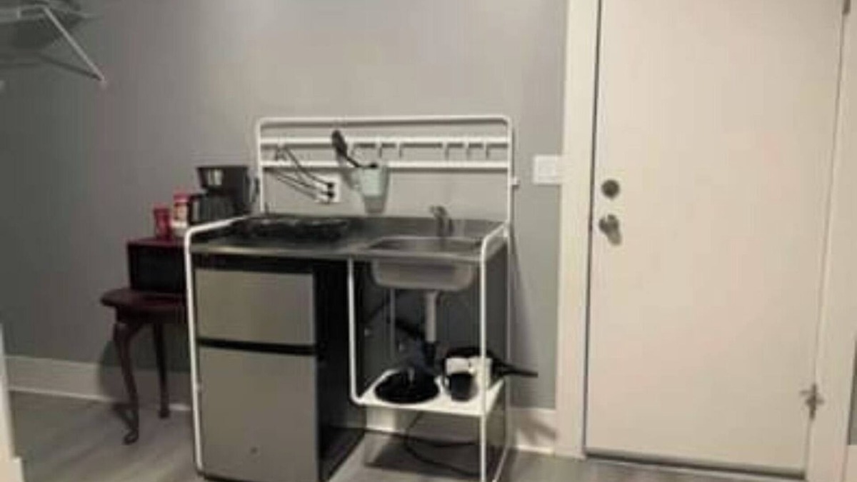 Mojave House | COZY 1-bedroom Studio with private entrance with AC, WiFi in peaceful Mojave