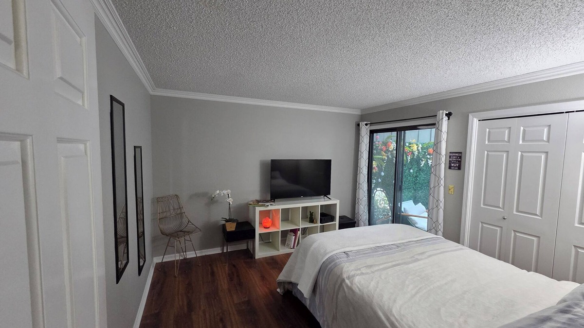 Gashland House | Cozy 1-bedroom townhome in Kansas City/Mins from Downtown with WiFi, AC