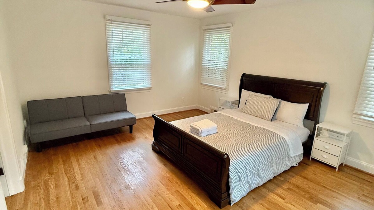 Bethesda House | Cozy 1-bedroom townhome in Bethesda nr NIH and Metro