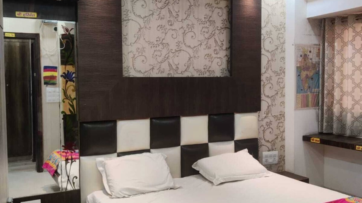 Vrindavan Apartment | Cozy 1-bedroom with WiFi and AC in charming Vrindavan