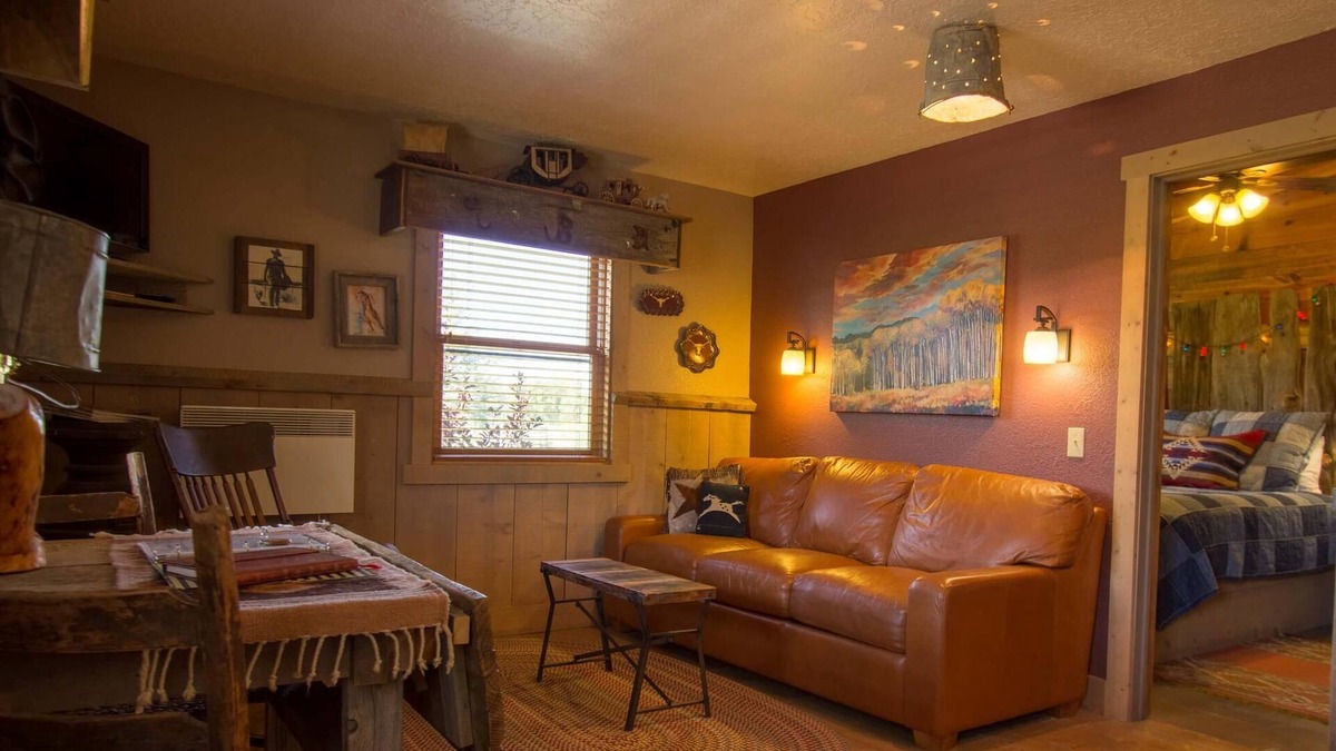 Panguitch Cabin | Cozy 1 BR with a Pullout Sofa bed and Kitchenette
