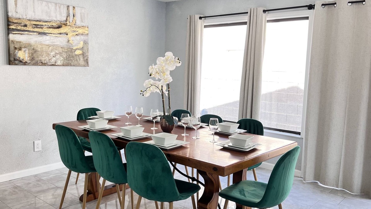 Paradise House | Cozy 1 story centrally located home w pool 31 days mini