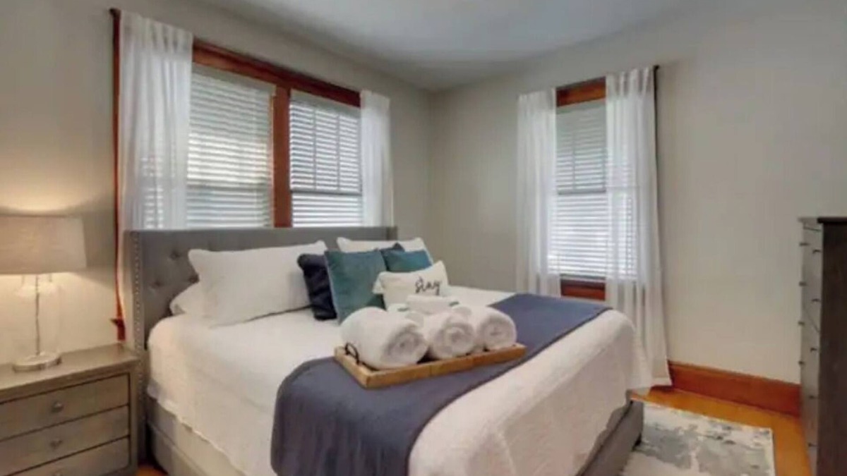 Quincy House | Cozy 1930's bungalow meets modern amenities!