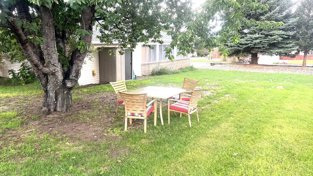 Bicknell Cottage | Cozy 1950s Vintage Cottage on Main near Capitol Reef
