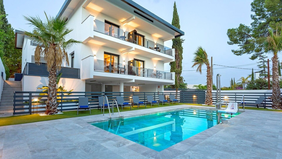 Distrito Norte Sierra Apartment | Cozy 1BD apartment with terrace, pool and parking. Arruzafa VI